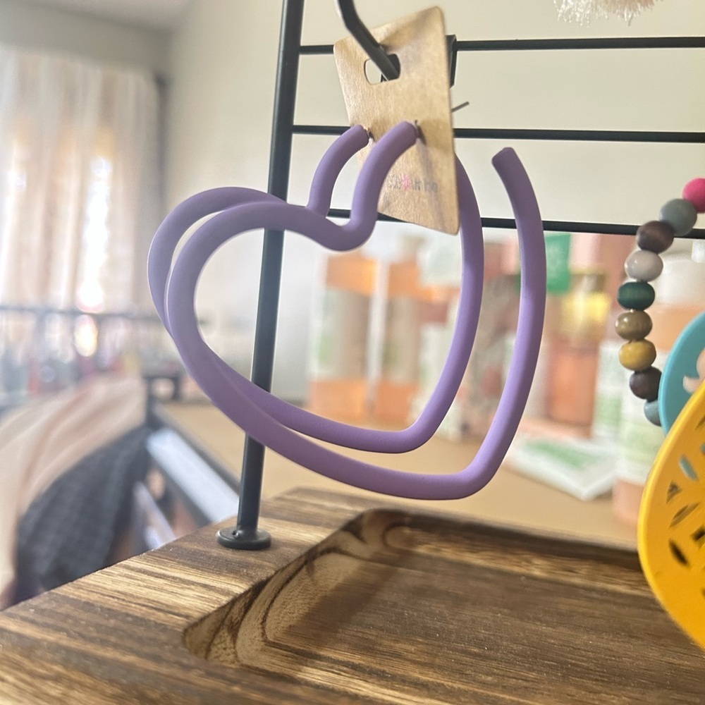 Large Heart “hoop” Light Purple Dangly Post Earrings NEW - Picture 2 of 3